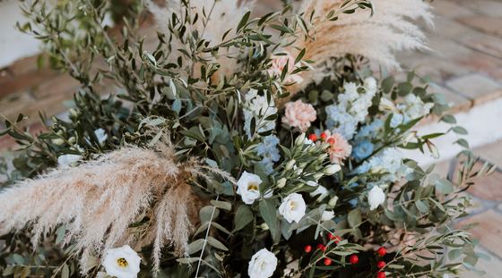 Gran composición floral de ATEMP para una ceremonia